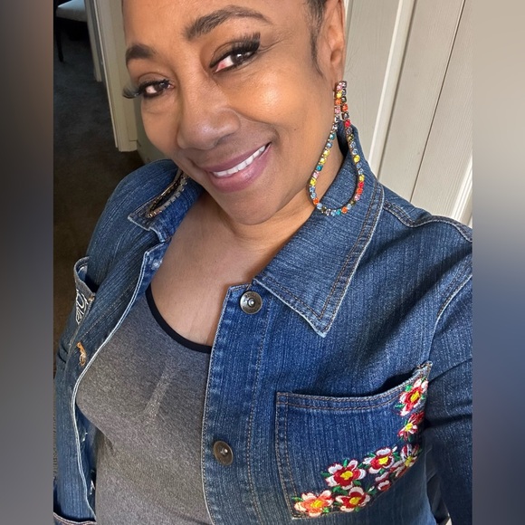 PROFOUND TRENDS FASHION DEN. FOLLOW TO BE NOTIFIED WHEN I HOST LIVE!!! - Picture 3 of 15